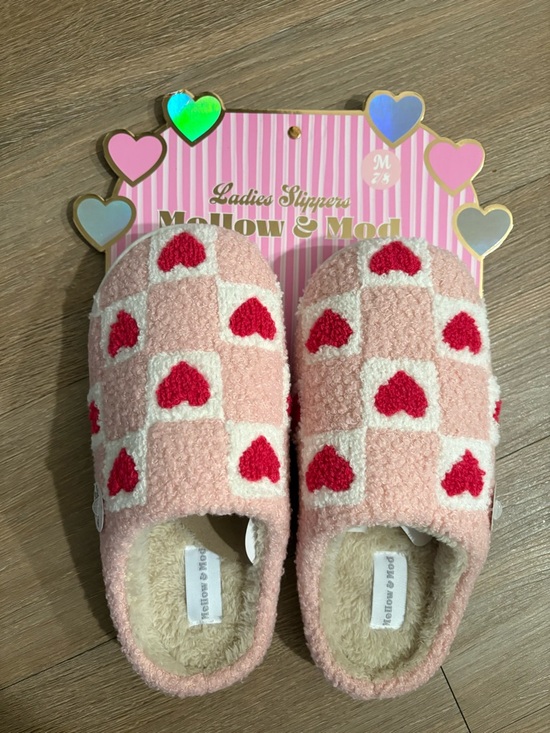 Mellow & Mod Shoes - 🌺 Mellow & Mod Heart Slippers ❤️